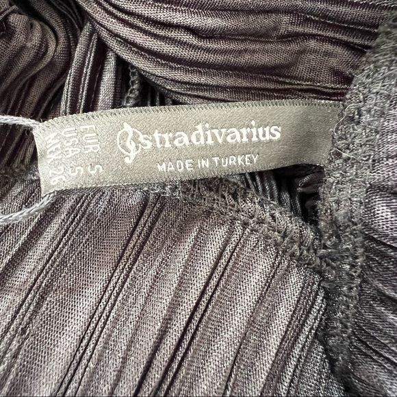 new WITH TAGS STRADIVARIUS PLEATED WIDE LEG IN BLACK - Picture 6 of 6